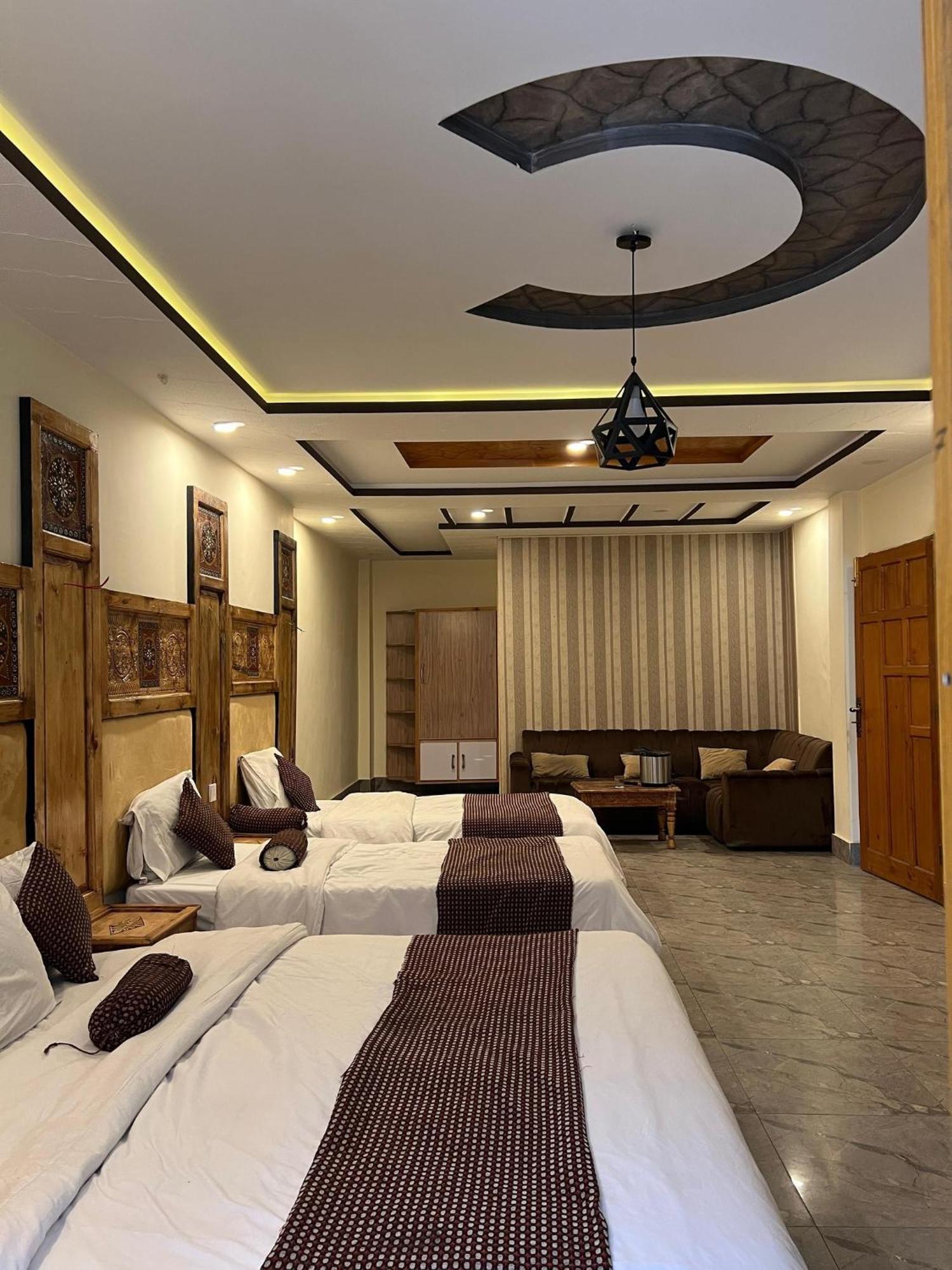Hotel Birmingham Palace Kalam By Khan Familia Exterior photo