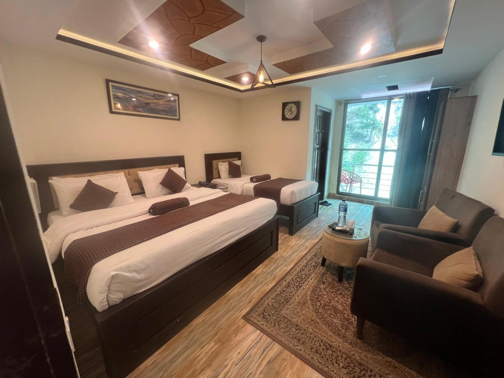 Hotel Birmingham Palace Kalam By Khan Familia Exterior photo