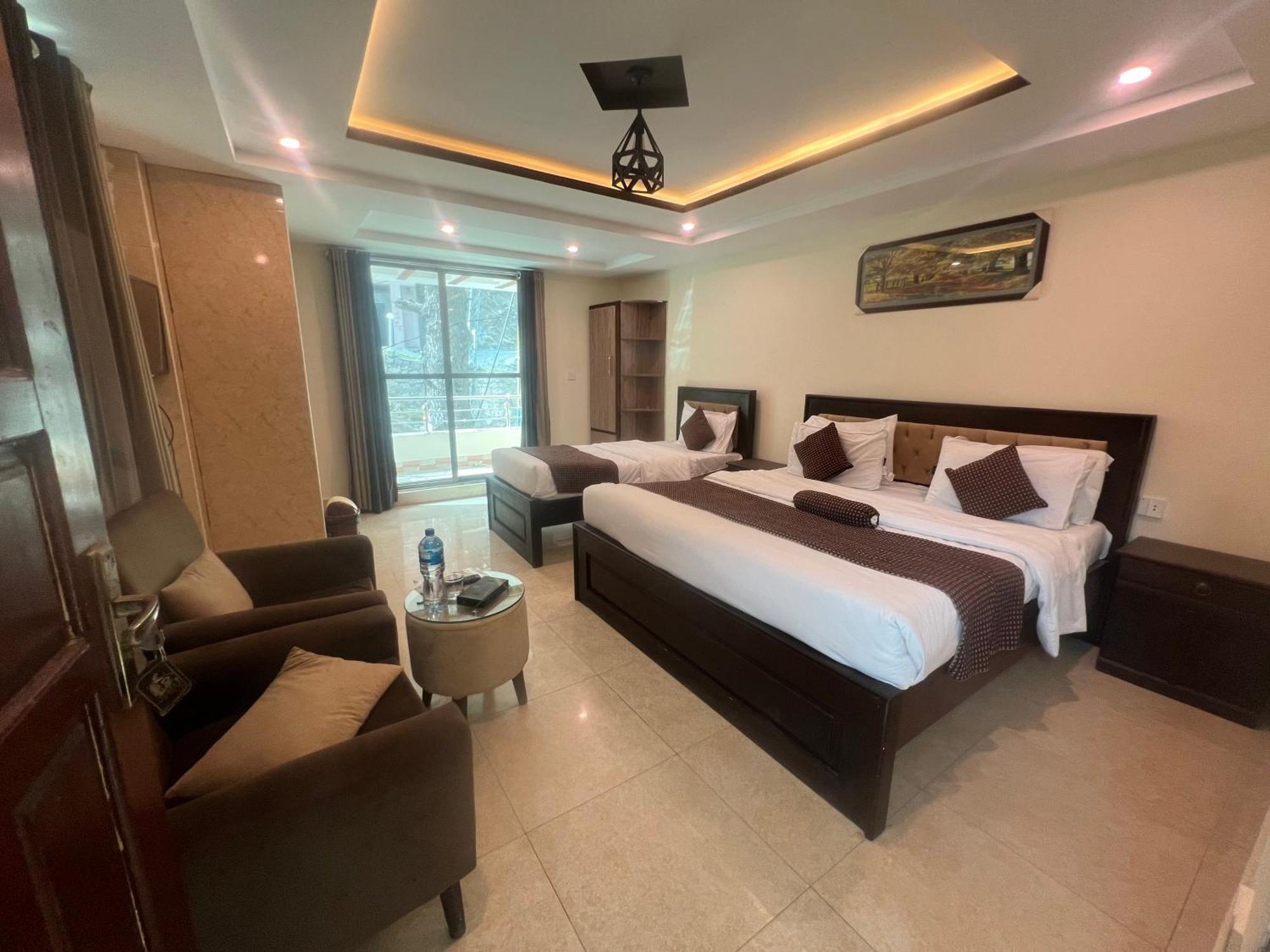 Hotel Birmingham Palace Kalam By Khan Familia Exterior photo